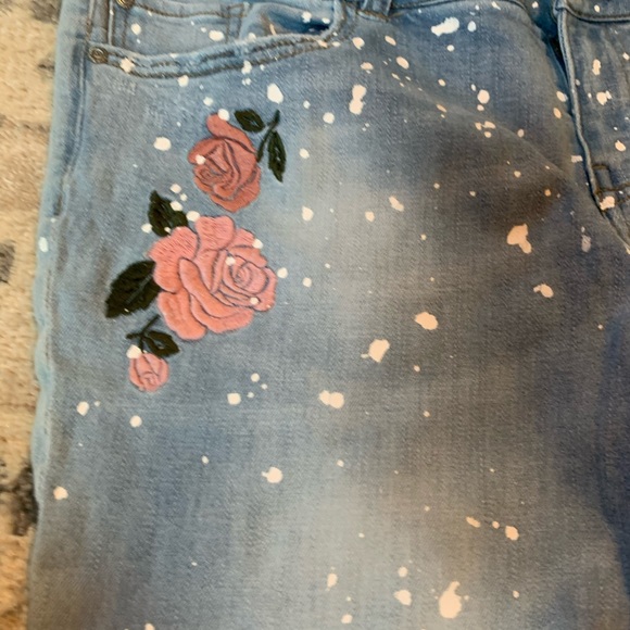 New York and company soho floral cropped pant - Picture 5 of 5